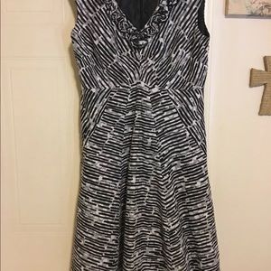Robbie Bee Ladies size 12 sleeveless lined dress.